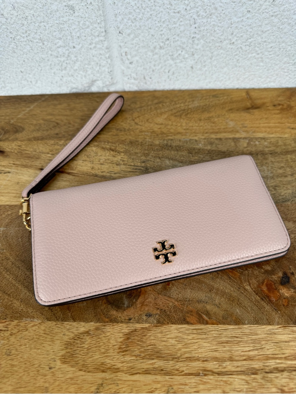 Tory Burch Carter Slim Wristlet Envelope Wallet Shell Pink Leather